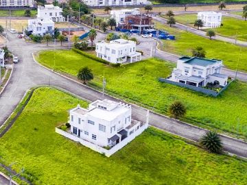 House for Sale at South Forbes Silang Cavite