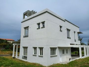 House for Sale at South Forbes Silang Cavite