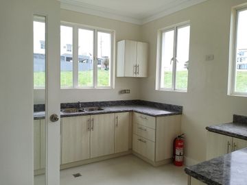 House for Sale at South Forbes Silang Cavite