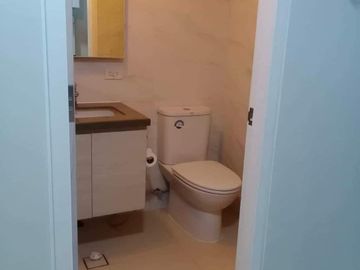 For Sale Studio Unit in Mandani Bay Suites Phase 1, Tower2