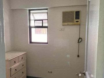 Royal Palm Residences 3-Bedroom w/ Parking Slot For Sale at Taguig City