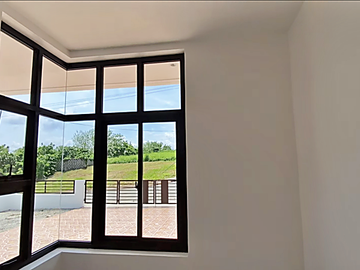 PREMIUM HOUSE&LOT IN ALAMINOS LAGUNA - PARCO ROYALE - GAVINA MODEL(COMPLETE FINISHED TURN OVER)