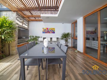 Hermosa casa de 2 plantas ubicada en Challuabamba a pocas cuadras del Supermaxi.