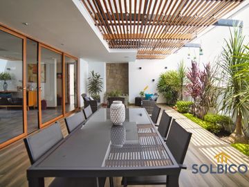 Hermosa casa de 2 plantas ubicada en Challuabamba a pocas cuadras del Supermaxi.