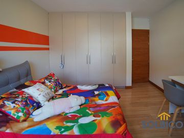 Hermosa casa de 2 plantas ubicada en Challuabamba a pocas cuadras del Supermaxi.