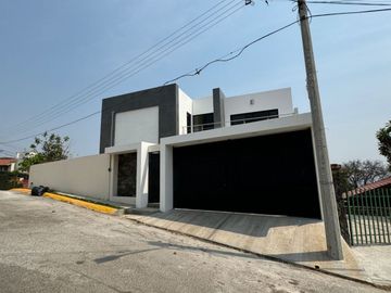 Estrena Espectacular Casa en Bellohorizonte. Burgos