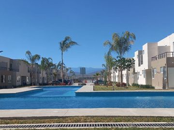 Venta de casa con alberca cerca de Tepoztlan