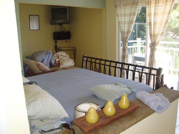VENDO CASA AMUEBLADA Y EQUIPADA, JARDÍN, ALBERCA A UN COSTADO DEL FRACC. BURGOS