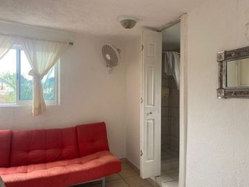 VENDO CASA AMUEBLADA Y EQUIPADA, JARDÍN, ALBERCA A UN COSTADO DEL FRACC. BURGOS
