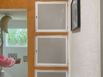 VENDO CASA AMUEBLADA Y EQUIPADA, JARDÍN, ALBERCA A UN COSTADO DEL FRACC. BURGOS