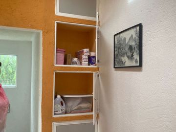 VENDO CASA AMUEBLADA Y EQUIPADA, JARDÍN, ALBERCA A UN COSTADO DEL FRACC. BURGOS