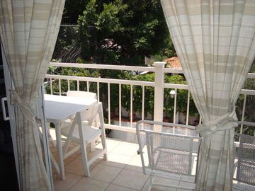 VENDO CASA AMUEBLADA Y EQUIPADA, JARDÍN, ALBERCA A UN COSTADO DEL FRACC. BURGOS