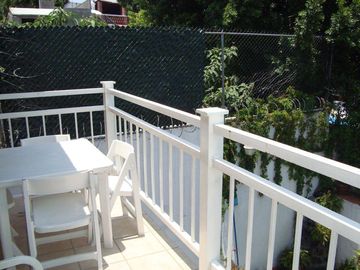VENDO CASA AMUEBLADA Y EQUIPADA, JARDÍN, ALBERCA A UN COSTADO DEL FRACC. BURGOS