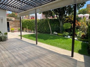 En VENTA propiedad con 2 casas de un solo nivel colonia Lomas de la Selva, Cuernavaca, Morelos.