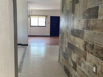 En VENTA propiedad con 2 casas de un solo nivel colonia Lomas de la Selva, Cuernavaca, Morelos.