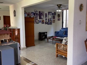 En VENTA propiedad con 2 casas de un solo nivel colonia Lomas de la Selva, Cuernavaca, Morelos.