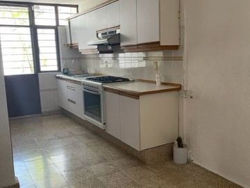 En VENTA propiedad con 2 casas de un solo nivel colonia Lomas de la Selva, Cuernavaca, Morelos.