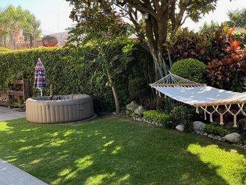 En VENTA propiedad con 2 casas de un solo nivel colonia Lomas de la Selva, Cuernavaca, Morelos.
