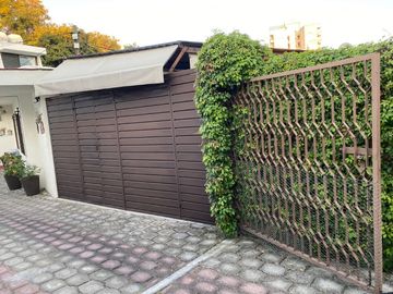 En VENTA propiedad con 2 casas de un solo nivel colonia Lomas de la Selva, Cuernavaca, Morelos.