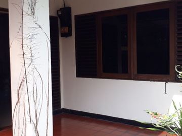 Rumah Hoek Bagus Terawat Strategis Pejompongan Benhil Jakarta Pusat