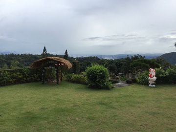 For Sale/for Lease: Overlooking Mansion in Tagaytay