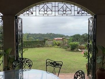 For Sale/for Lease: Overlooking Mansion in Tagaytay