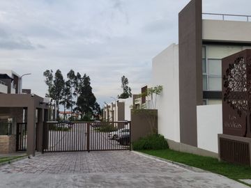 Casa en venta en Conocoto Valle de los chillos.