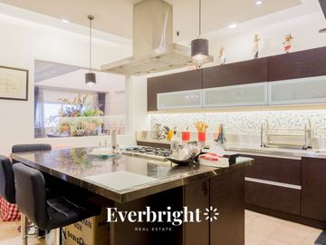 Le Triomphe - Lower Penthouse 1 4BR FOR SALE and RENT