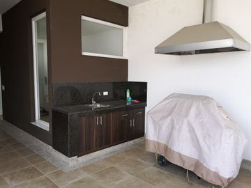 PENT-HOUSE DE VENTA EN LA MEJOR ZONA DE CUMBAYÁ - SECTOR SANTA LUCÍA ALTA