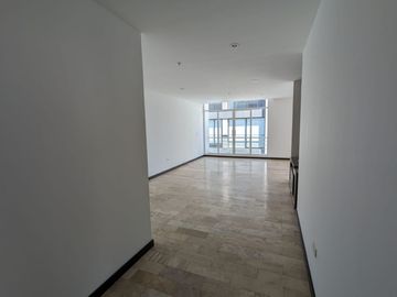 PENT-HOUSE DE VENTA EN LA MEJOR ZONA DE CUMBAYÁ - SECTOR SANTA LUCÍA ALTA