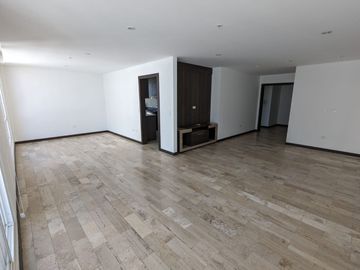 PENT-HOUSE DE VENTA EN LA MEJOR ZONA DE CUMBAYÁ - SECTOR SANTA LUCÍA ALTA