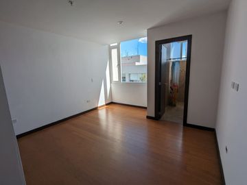 PENT-HOUSE DE VENTA EN LA MEJOR ZONA DE CUMBAYÁ - SECTOR SANTA LUCÍA ALTA