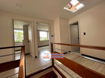 Hermosa casa VIP con área verde de venta, Sector cuatro esquinas de Ricaurte C1110