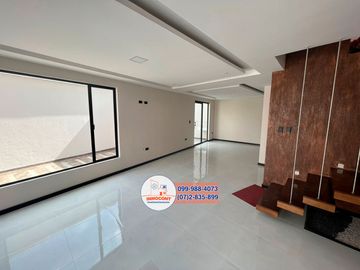 Hermosa casa VIP con área verde de venta, Sector cuatro esquinas de Ricaurte C1110