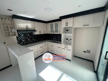 Hermosa casa VIP con área verde de venta, Sector cuatro esquinas de Ricaurte C1110