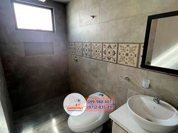 Hermosa casa VIP con área verde de venta, Sector cuatro esquinas de Ricaurte C1110
