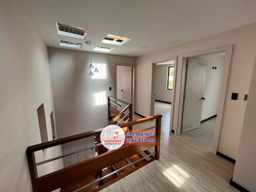 Hermosa casa VIP con área verde de venta, Sector cuatro esquinas de Ricaurte C1110