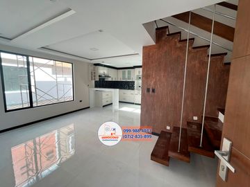 Hermosa casa VIP con área verde de venta, Sector cuatro esquinas de Ricaurte C1110