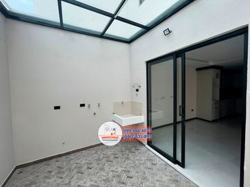 Hermosa casa VIP con área verde de venta, Sector cuatro esquinas de Ricaurte C1110