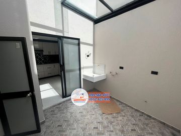 Hermosa casa VIP con área verde de venta, Sector cuatro esquinas de Ricaurte C1110