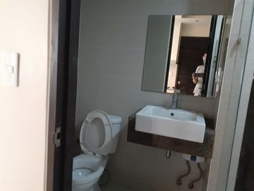 2 BEDROOM FOR SALE IN GREENBELT HAMILTON TOWER 1, MAKATI CITY