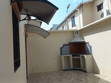 En venta casa de 3 dormitorios en Urb. Veranda, Avenida Narcisa de Jesus