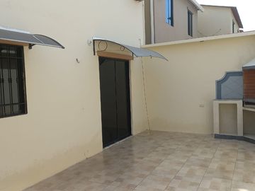 En venta casa de 3 dormitorios en Urb. Veranda, Avenida Narcisa de Jesus