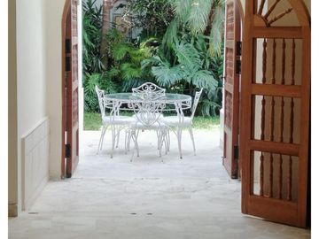 LINDA CASA PARA FAMILIA GRANDE MÚLTIPLES AMBIENTES EN EL CORAZÓN DE SAN ISIDRO