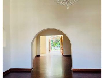 LINDA CASA PARA FAMILIA GRANDE MÚLTIPLES AMBIENTES EN EL CORAZÓN DE SAN ISIDRO