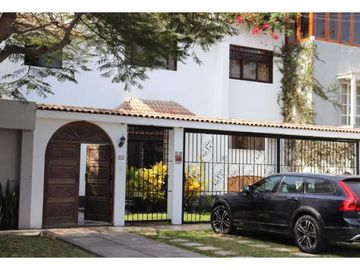 LINDA CASA PARA FAMILIA GRANDE MÚLTIPLES AMBIENTES EN EL CORAZÓN DE SAN ISIDRO