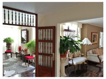 LINDA CASA PARA FAMILIA GRANDE MÚLTIPLES AMBIENTES EN EL CORAZÓN DE SAN ISIDRO