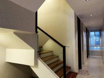 Classic Townhouse for sale in Project3 QC w/ 4 Bedrooms near Kalayaan Ave