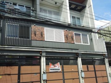 Classic Townhouse for sale in Project3 QC w/ 4 Bedrooms near Kalayaan Ave