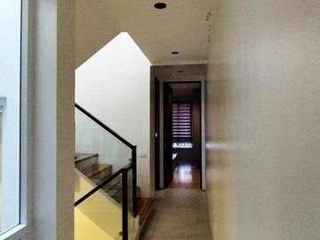 Classic Townhouse for sale in Project3 QC w/ 4 Bedrooms near Kalayaan Ave